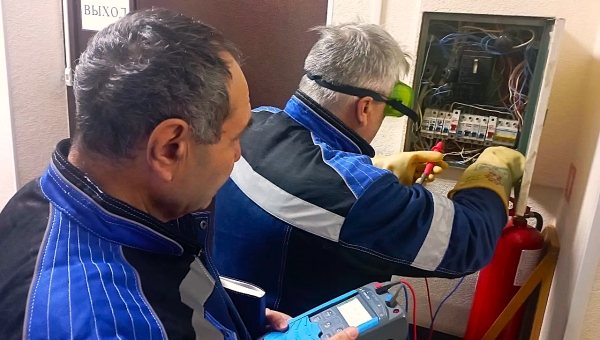 Военные коммунальщики проводят обследование электроустановок на объектах Минобороны России